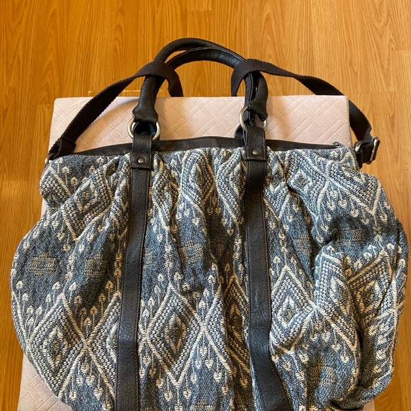 American Eagle cotton blend bag - blue with white & gold design/crotchet… - Picture 5 of 11